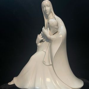 Beautiful Porcelain Seated Madonna with Baby Jesus. 9” high 8.5” at the widest